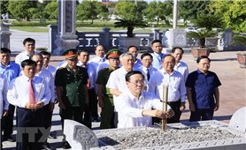 Chủ tịch nước Võ Văn Thưởng dâng hương tại Di tích quốc gia đặc biệt Địa điểm chiến thắng Xương Giang