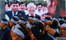 Người dân bày tỏ niềm kính trọng và thương tiếc Tổng Bí thư Nguyễn Phú Trọng