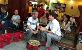 Thủ tướng Justin Trudeau thăm TPHCM; tản bộ, thưởng thức cà phê Sài Gòn