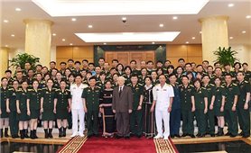 Tổng Bí thư Nguyễn Phú Trọng gặp mặt đoàn viên Công đoàn Quân đội tiêu biểu