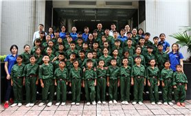 Thứ trưởng, Phó Chủ nhiệm Hoàng Thị Hạnh gặp mặt đoàn đại biểu học sinh DTTS tỉnh Sơn La