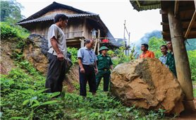 Điện Biên: Hàng chục hộ dân sống dưới “lưỡi hái tử thần”