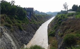 Hàng trăm căn nhà bị lún nứt, dân sống bất an!