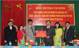Thứ trưởng, Phó Chủ nhiệm Ủy ban Dân tộc Phan Văn Hùng: Thăm, chúc Tết tại tỉnh Bắc Giang
