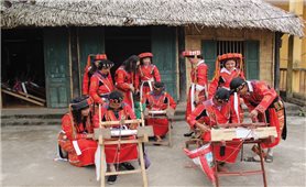 Lưu giữ và phát triển nghề dệt thổ cẩm của dân tộc Pà Thẻn