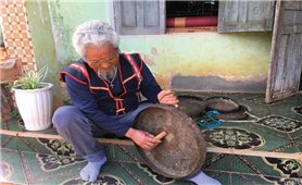 Nghệ nhân R’Cơm Hmyơk giữ hồn văn hóa truyền thống