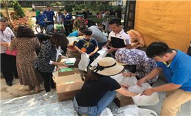 Quảng Ninh: Nhiều câu lạc bộ thiện nguyện tặng quà cho trẻ em DTTS nghèo