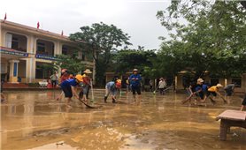 Các tỉnh Bắc miền Trung Khắc phục hậu quả mưa lũ, sớm đưa học sinh trở lại trường