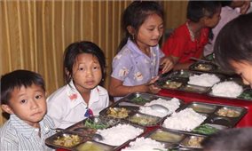 Hỗ trợ gạo cho học sinh vùng khó Thanh Hóa