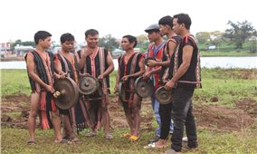 Chuyện bảo tồn văn hóa cồng chiêng ở làng Klũh Klăh