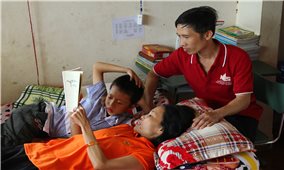 Cô gái u tuỷ sống và chuyện tình đẹp như thần thoại