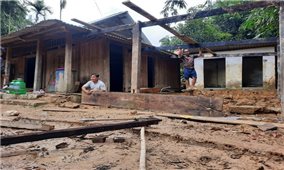 Quảng Nam: Người dân vùng cao khắc phục hậu quả lũ dữ