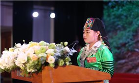 Cô giáo người Mông và hành trình khiến 100% trẻ ở vùng đất 