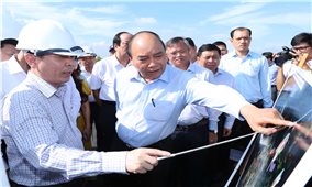 Thủ tướng Nguyễn Xuân Phúc: Tự lực tự cường, thúc đẩy mạnh mẽ các động lực tăng trưởng