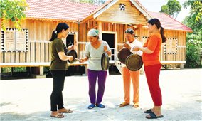 Đội chiêng nữ làng Leng