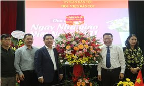 Lãnh đạo UBDT chúc mừng tập thể Học viện Dân tộc nhân Ngày Nhà giáo Việt Nam