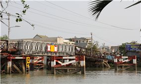 Huyện Nhà Bè (TP. Hồ Chí Minh): Người dân thấp thỏm vì nỗi lo cầu sập