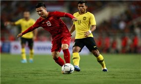 Bóng đá Việt Nam tập trung cho vòng loại World Cup: Cờ đã đến tay thì phải phất...