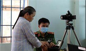 Lâm Đồng làm thẻ căn cước công dân gắn chíp điện tử lưu động cho người dân vùng sâu