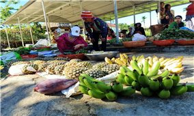 “Chợ chiều năm ngàn” ở huyện biên giới Tây Giang