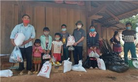 Nậm Pồ: Hỗ trợ nhân dân xã Si Pa Phìn trong thời gian bị phong tỏa