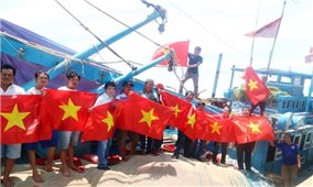 Chủ tịch nước gửi tặng 5.000 lá cờ Tổ quốc cho ngư dân vùng biển đảo cả nước