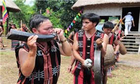 Khám phá văn hóa làng Cơ tu tại Làng Du lịch cộng đồng Ta Lang