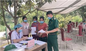 Tiêm vaccine phòng Covid-19 cho đồng bào dân tộc Tày, Nùng khu vực biên giới Cao Bằng