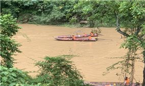 Lào Cai: Tập trung lực lượng tìm kiếm nạn nhân dân tộc Mông mất tích do lật thuyền