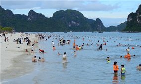 Từ 12h ngày 4/8/2021: Quảng Ninh tạm dừng hoạt động các khu du lịch, bãi biển công cộng
