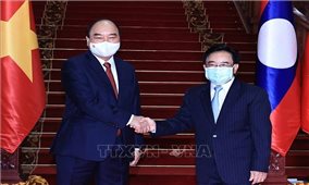 Chủ tịch nước Nguyễn Xuân Phúc hội kiến Thủ tướng Lào