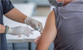 Vaccine vẫn được coi là “chìa khóa” trong cuộc chiến chống COVID-19