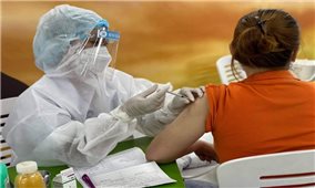 Thủ tướng yêu cầu không thu phí, trục lợi trong tiêm vắc xin phòng COVID-19 cho người dân