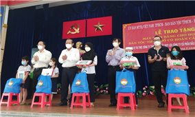 TP. Hồ Chí Minh: Trao tặng 100 máy tính bảng cho học sinh DTTS có hoàn cảnh khó khăn
