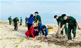 Bộ đội Biên phòng Đà Nẵng chung tay làm sạch biển