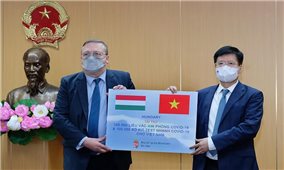 Hungary tặng Việt Nam 100.000 liều vắc xin Covid-19 và 100.000 kit xét nghiệm nhanh