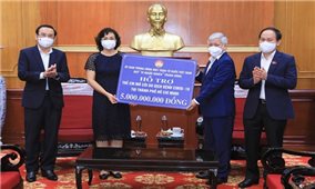 Ủy ban Trung ương MTTQ Việt Nam trao 5 tỷ đồng hỗ trợ trẻ em mồ côi do dịch bệnh Covid-19 tại TP. Hồ Chí Minh