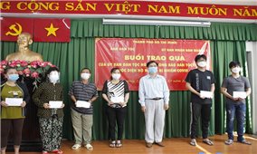 Ban Dân tộc TP. Hồ Chí Minh tiếp tục trao quà hỗ trợ đồng bào DTTS thuộc diện hộ nghèo bị nhiễm Covid-19 tại quận 11