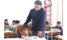 Nghị lực của một học sinh nghèo, khuyết tật người Mông