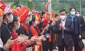 Đồng chí Trần Cẩm Tú dự ngày hội Đại đoàn kết tại Lào Cai