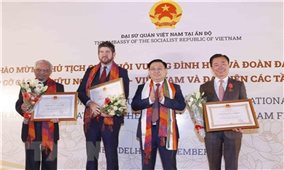 Chủ tịch Quốc hội Vương Đình Huệ gặp các hội hữu nghị Ấn Độ - Việt Nam