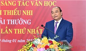 Chủ tịch nước Nguyễn Xuân Phúc: Văn học phải đi trước một bước, biến tinh hoa văn hóa dân tộc thành sức mạnh nội sinh cho sự phát triển đất nước