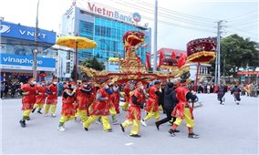 Trang nghiêm- Nghi thức rước kiệu trong Lễ hội đền Kỳ Cùng-Tả Phủ