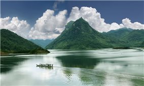 Hồ Pá Khoang- Viên ngọc bích giữa lòng Tây Bắc