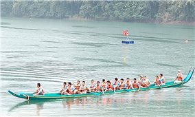 Lễ hội Đua thuyền đuôi én huyện Nậm Nhùn năm 2022