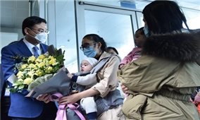 Chuyến bay đầu tiên đưa 287 công dân Việt Nam sơ tán khỏi vùng chiến sự tại Ukraine về nước an toàn