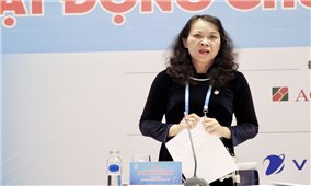 Thứ trưởng, Phó Chủ nhiệm Hoàng Thị Hạnh đồng chủ trì Hội thảo tại Đại hội đại biểu phụ nữ lần thứ XIII
