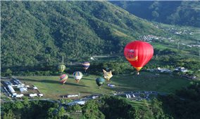 Lễ hội Khinh khí cầu quốc tế Tuyên Quang 2022 quy tụ hơn 20 khinh khí cầu từ các nước
