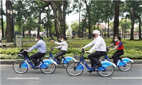 Hạ nghị sĩ, đặc phái viên của Thủ tướng Anh trải nghiệm giao thông xanh tại TP. Hồ Chí Minh