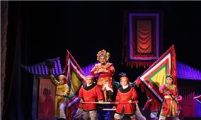 Hát bội làm mới để thu hút khán giả